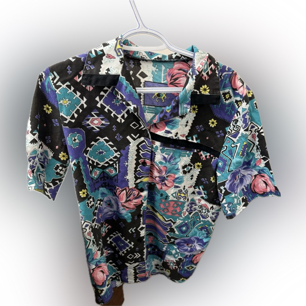 Aztec design southwestern rose patterned retro vintage 90s button up shirt